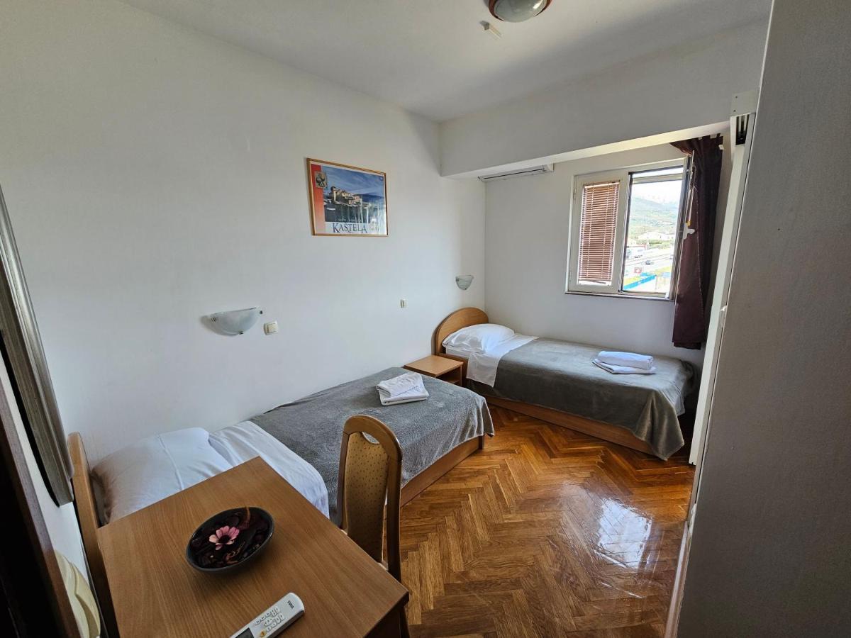Guest House Mamut Каштела Екстер'єр фото