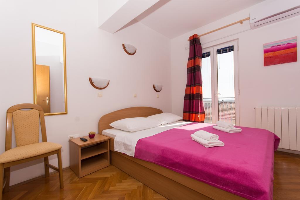 Guest House Mamut Каштела Екстер'єр фото