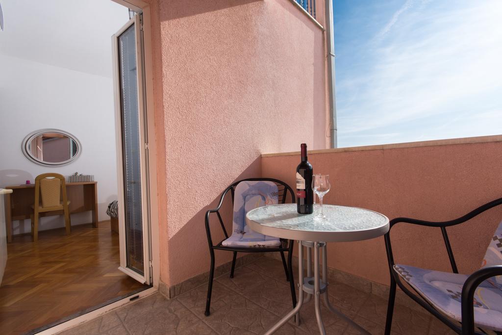 Guest House Mamut Каштела Екстер'єр фото