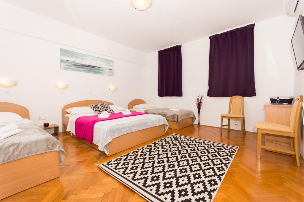 Guest House Mamut Каштела Екстер'єр фото