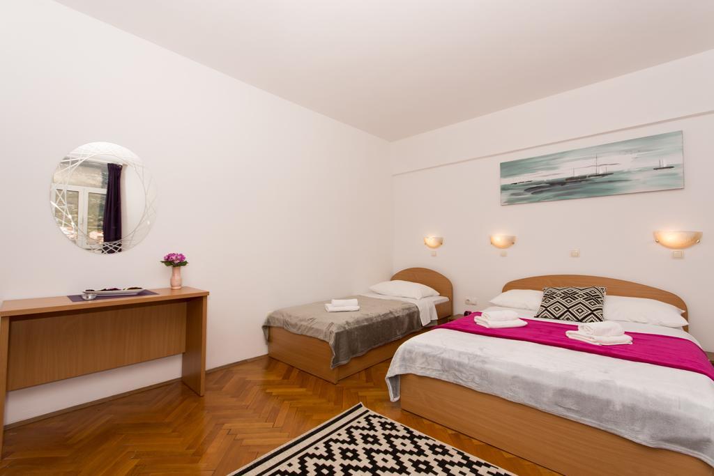 Guest House Mamut Каштела Екстер'єр фото
