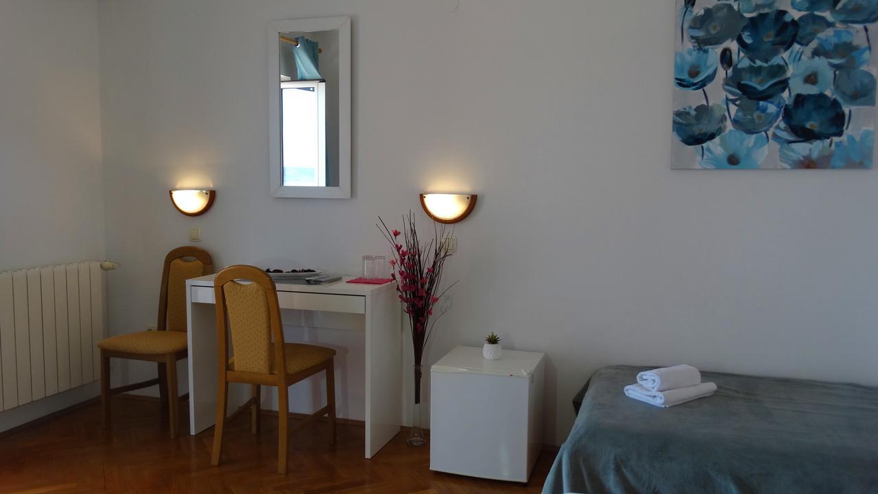 Guest House Mamut Каштела Екстер'єр фото