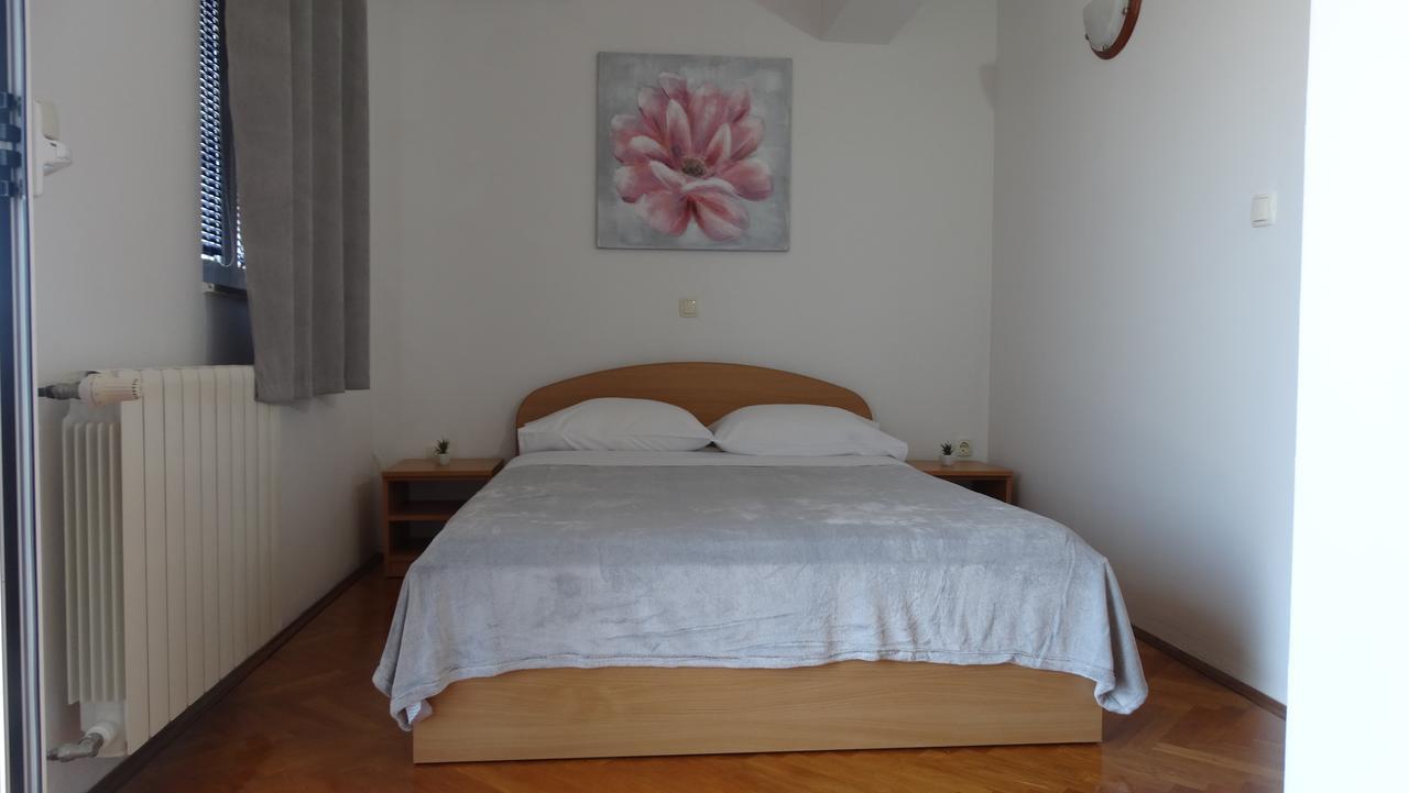 Guest House Mamut Каштела Екстер'єр фото