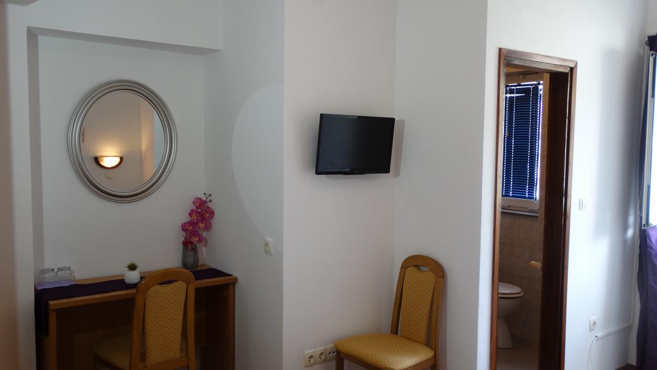 Guest House Mamut Каштела Екстер'єр фото