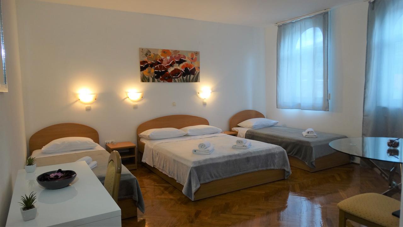 Guest House Mamut Каштела Екстер'єр фото