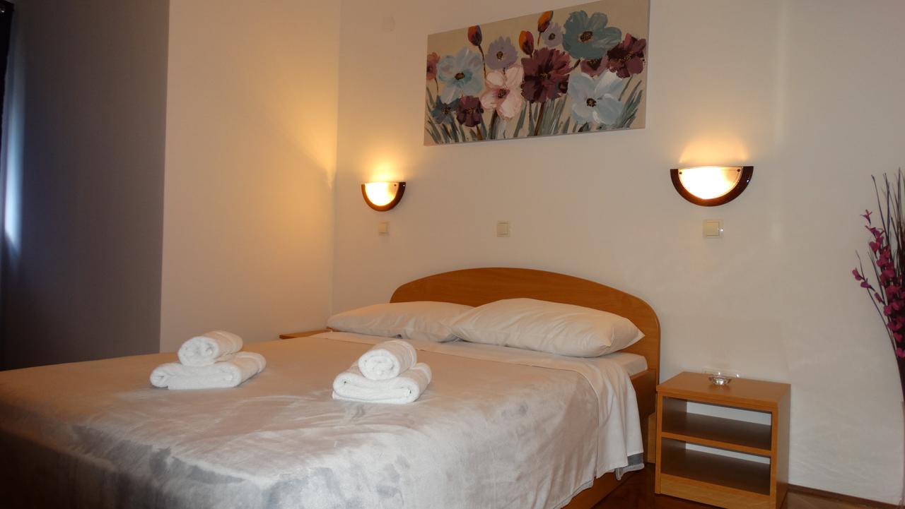 Guest House Mamut Каштела Екстер'єр фото