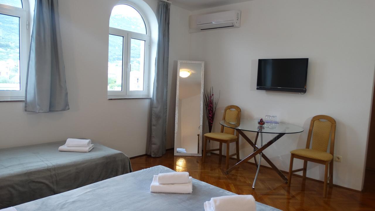 Guest House Mamut Каштела Екстер'єр фото